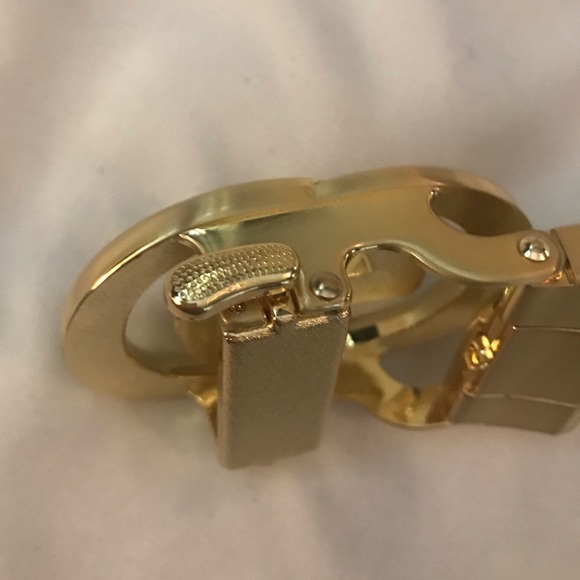 Itiezy fashionable tan belt with gold G buckle. NWOT - Picture 9 of 16